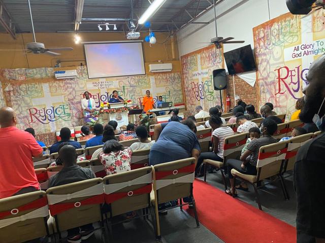 Packed worship service in El Paso, 2021